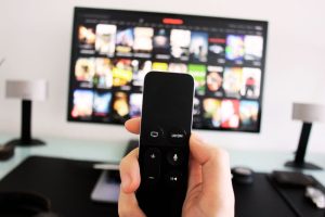 ¿Se puede ver televisión después de una operación de cataratas?